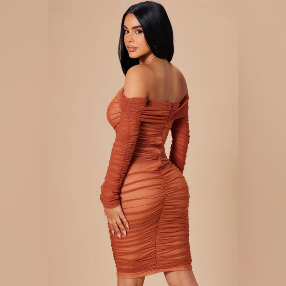 NWT fashion nova Ready in a Ruched Off Shoulder midi dress Size L